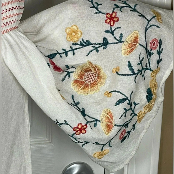 ❤️💛 HEM+THREAD Boutique White Embroidered Off Shoulder Woven Smocked Top - Picture 4 of 8